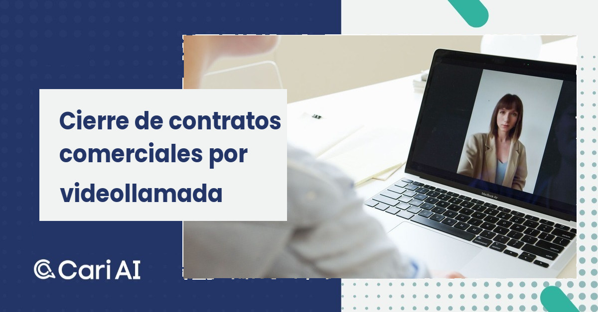 Profesional en videollamada en la pantalla de una laptop durante una reunión comercial.