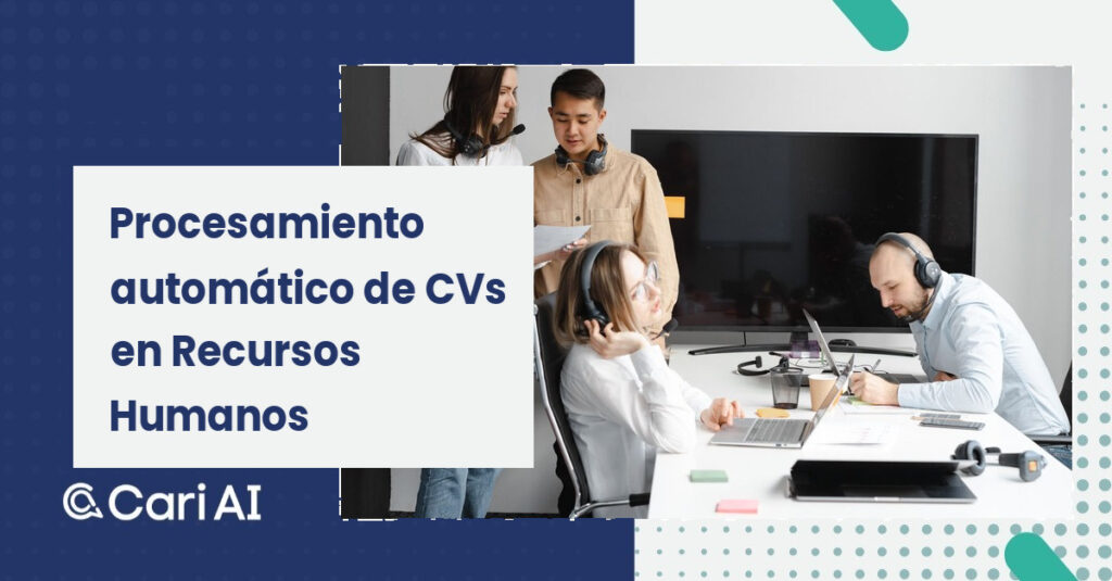 Equipo de trabajo revisando documentos en una sala de reuniones, en el contexto de la selección de personal.